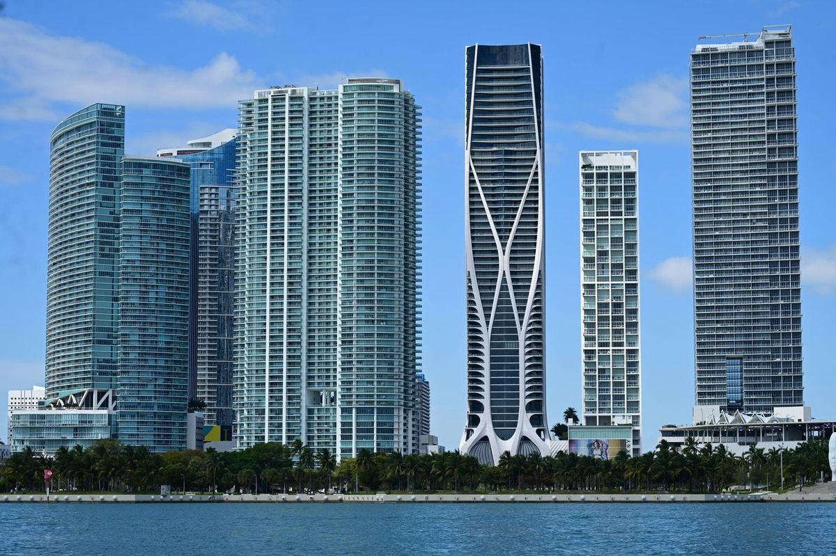 MrRhinoConnect LED lighting installation at South Florida smart building